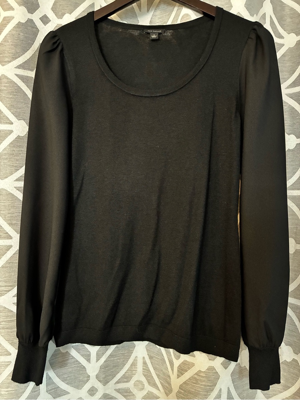 Ann Taylor Scoop-Neck Gathered Sleeve Sweater (Black) Size S